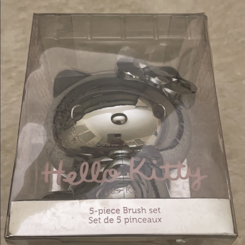 HELLO KITTY MAKEUP BRUSH SET